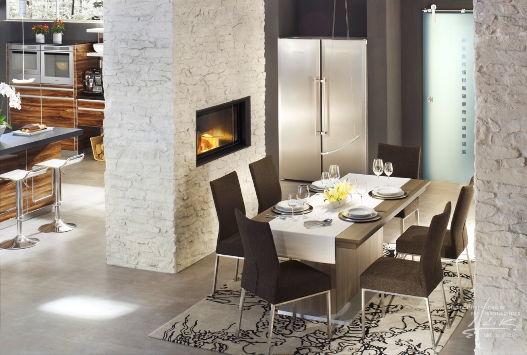 Adik wanddesign Mediterranes wohnzimmer mit steinwand