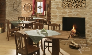 Steingestaltung am Kamin