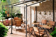 Steinwand-mediterran-Florina-Terrasse