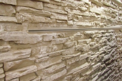 Detail einer tiefen Steinwandgestaltung