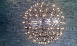 Steinwand und Licht