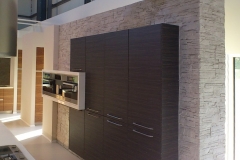 Schrank in der Steinwand
