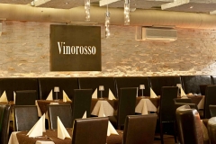 Steinwand im Restaurant