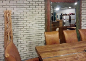 Ziegelwand im Esszimmer
