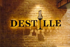 Ziegelwand mit Licht