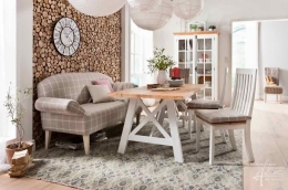 Holzverkleidung im Esszimmer