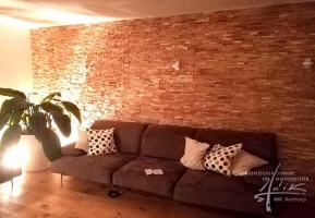Eichenholzwand im Wohnzimmer