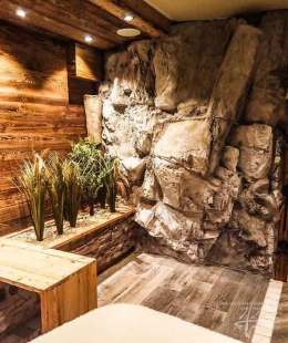 Felsenwand bei der Sauna