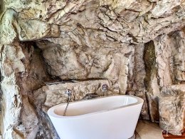 Badewanne im Felsen