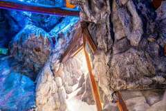 UV-Felsen beim Eingang