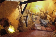 Kunstfelsen im Weinkeller