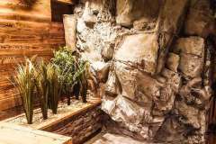 Felsenwand bei der Sauna