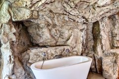 Badewanne im Felsen